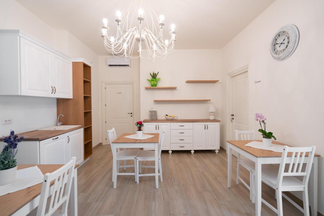 Essenza Bed & Breakfast Massafra Bagian luar foto