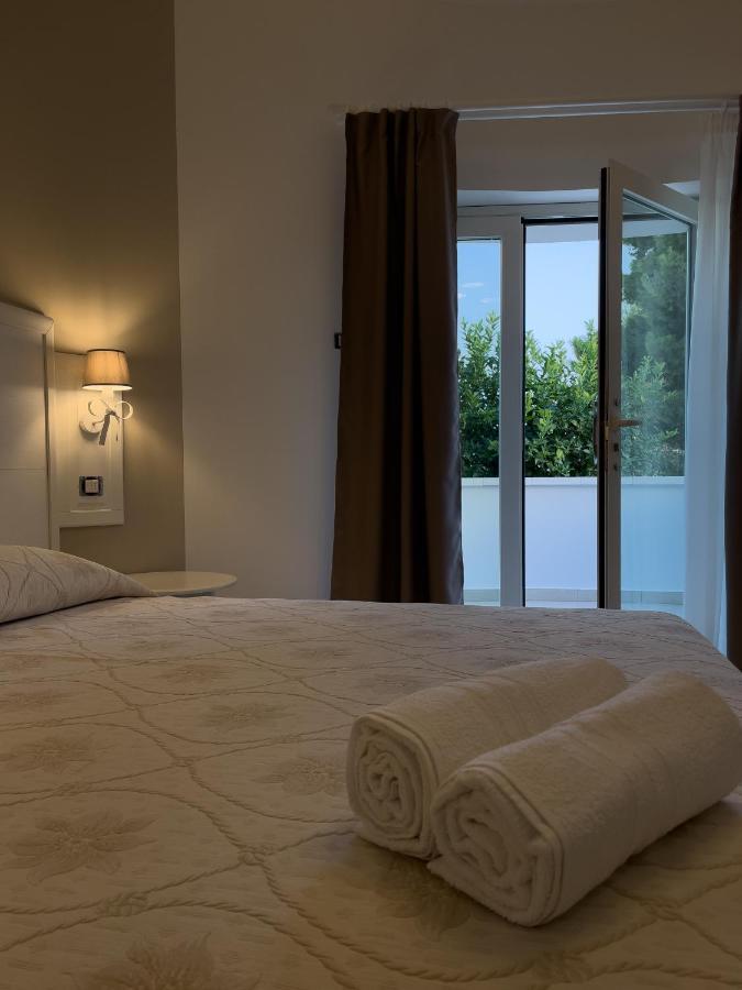 Essenza Bed & Breakfast Massafra Bagian luar foto